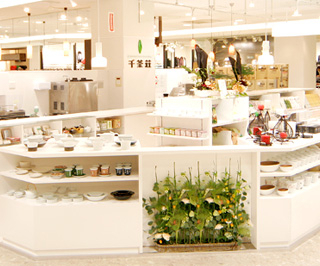 千茶荘サティ店、2008年9月売場を移転し、リニューアルオープンしました